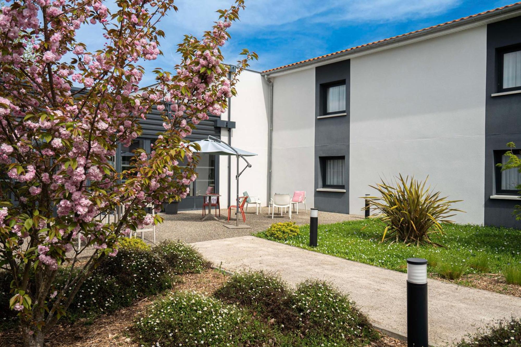 Sure Hotel By Best Western Les Portes De Montauban Dış mekan fotoğraf